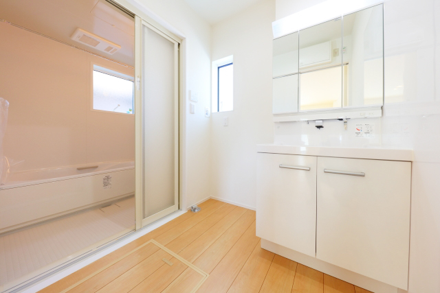 脱衣所 洗面所 の暖房はどれがいい 壁掛型遠赤外線ヒーターをおすすめする理由 浴室快適ラボ